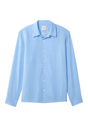 Lichtblauw overhemd met lange mouwen, knopen, spitse kraag en klein geborduurd logo op de linkerborst.