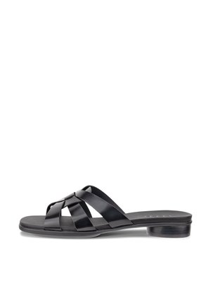 Černá kožená sandála na plochém podpatku s křížovými pásky a nízkým blokovým podpatkem, zobrazená z boku na bílém pozadí.