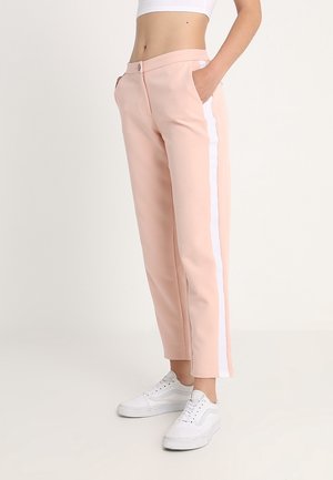Jennyfer Broek - nude