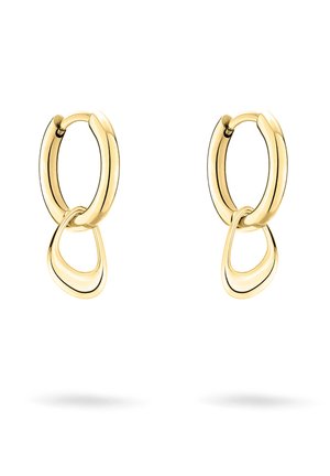 Boucles d'oreilles en or en forme de créoles avec des formes entrelacées ; une forme ovale reliée à une plus grande créole ronde ; surface polie et lisse.
