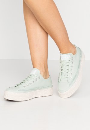 CHUCK TAYLOR ALL STAR - Trainers - green oxide/white/natural