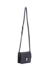 Borsa a tracolla in pelle blu navy con patta, chiusura dorata, tre scomparti e tracolla regolabile. Texture liscia senza motivi visibili.