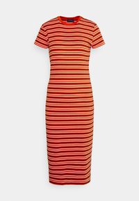 Czerwona i pomarańczowa w paski midi sukienka z okrągłym dekoltem i krótkimi rękawami, wykonana z miękkiego elastycznego materiału dla wygody i dopasowania.