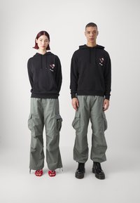 Jack & Jones JORGAMES HOOD UNISEX - Sportska majica - black