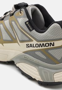 Salomon Sportstyle XT PATHWAY GTX UNISEX - Joggesko - ghost gray/almond milk/black
