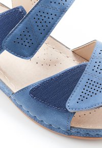 Damart OUVERTURE TOTALE PIEDICAL - Sandalias de cuña - blue