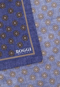Blue patterned pocket square with floral motifs; features textured fabric with contrasting borders and "BOGGI MILANO" logo in white.
