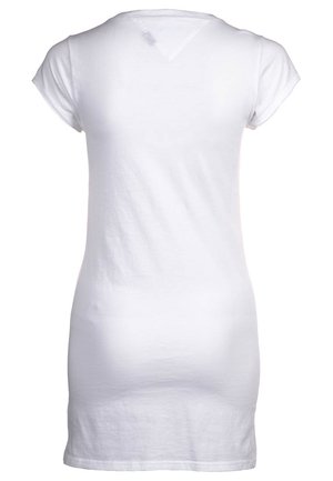 Hvid bomulds t-shirt kjole med korte ærmer, en afslappet pasform og V-udskæring på ryggen. Blød tekstur, enkelt design og ingen synlige mønstre.