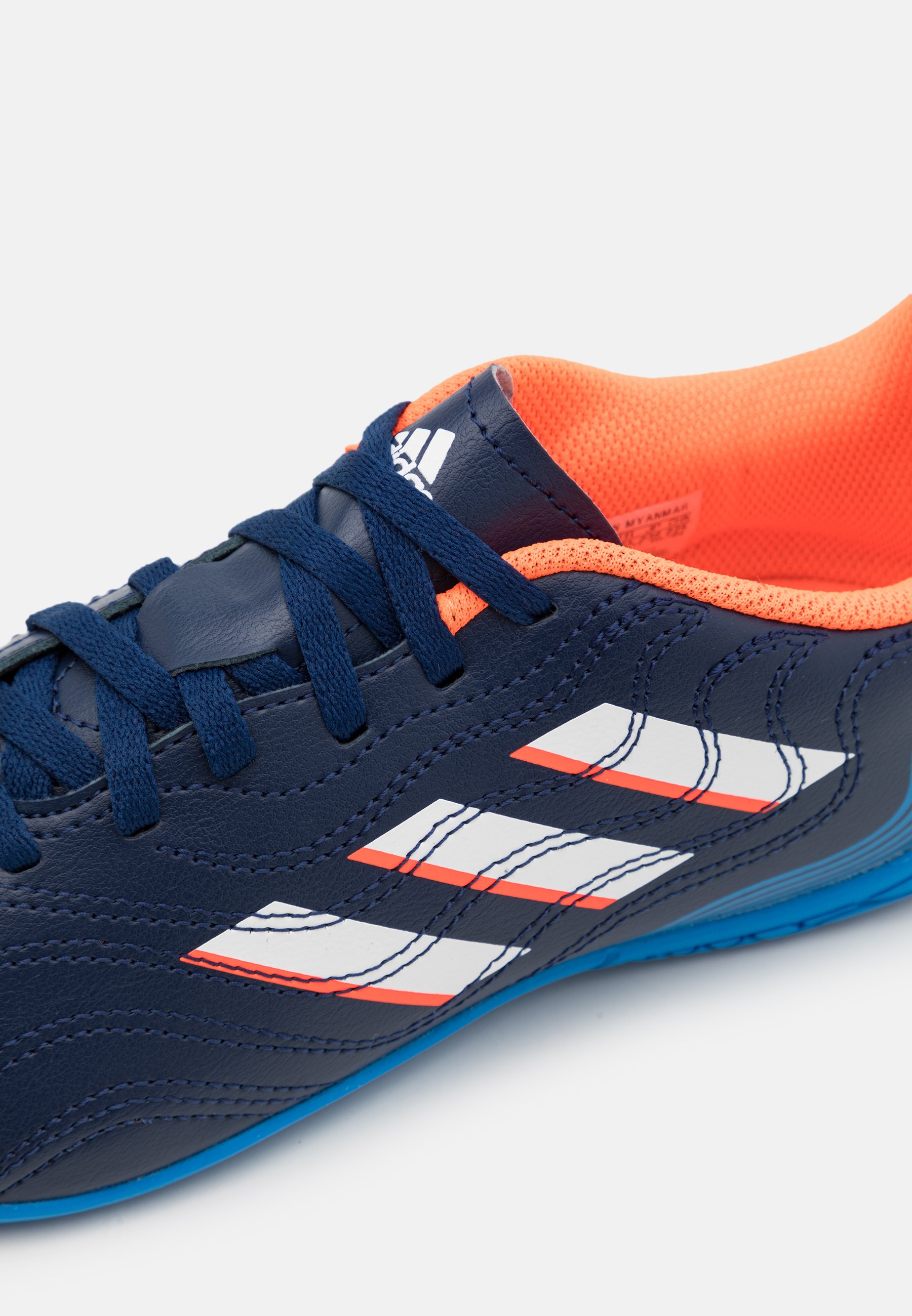 Indoor football boots size 7 Clearance