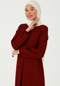 Modanisa ALMON-CREW NECK-TAVIN - Maxi šaty - bordeaux