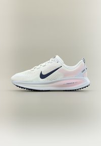 Ei valittu, white/midnight navy/football grey/barely green/pink foam
