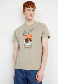 Alpha Industries - NASA ORBIT - T-Shirt print - vintage sand Thumbnail-Bild 1