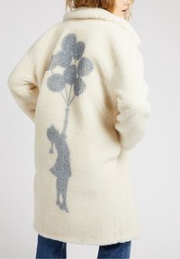 Guess Abrigo de invierno - white