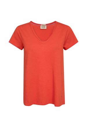 Élénk korall színű, rövid ujjú V-nyakú póló könnyű anyagból, az alsó szegély közelében kis márkajelzéssel.