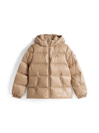Šviesiai rudas pūkinis švarkas su gobtuvu, turintis quilted skyriai, priekinį užtrauktuką ir šonines kišenes. Lygi, blizgi medžiaga su elastingomis rankovėmis.