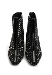 Czarne botki za kostkę z błyszczącym wykończeniem, ozdobione licznymi kryształkami, z ostro zakończonym noskiem i eleganckim designem.