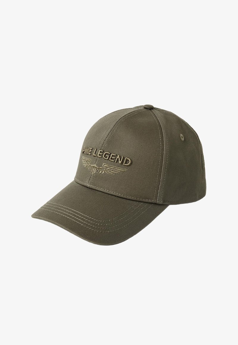 Casquette de baseball vert olive avec visière courbée et texte brodé "PME LEGEND" au-dessus d'un emblème ailé sur le panneau avant.