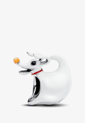 Figurina di cane in ceramica bianca con collare rosso, espressione sorridente e naso arancione a forma di palla. Curvatura morbida, finitura lucida e dettagli accentuati.