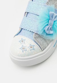 Skechers TWINKLE SPARKS - Sneakers low - silver/light blue