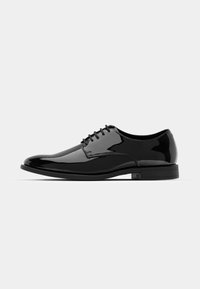 Smart lace-ups - black