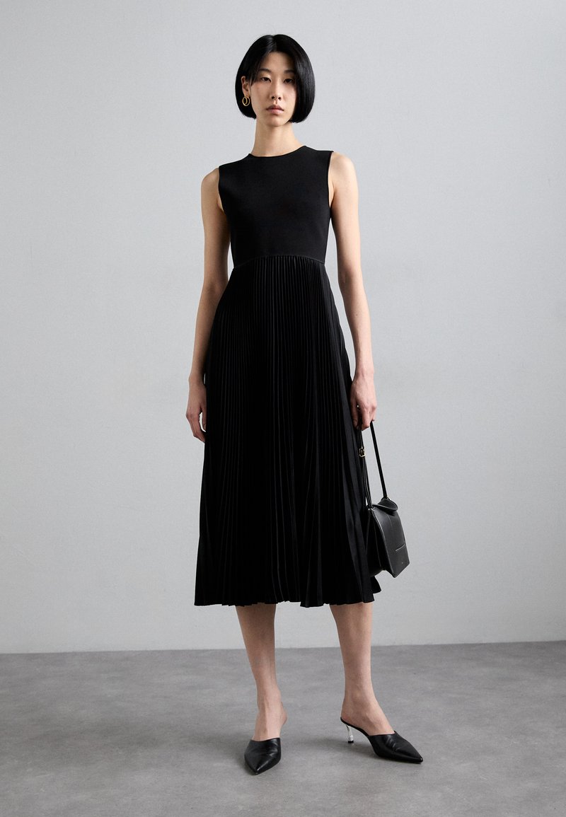 theory black dress Sleeveless Fitted in Good Wool - Double lined Sleeveless Fitted Dress in Good