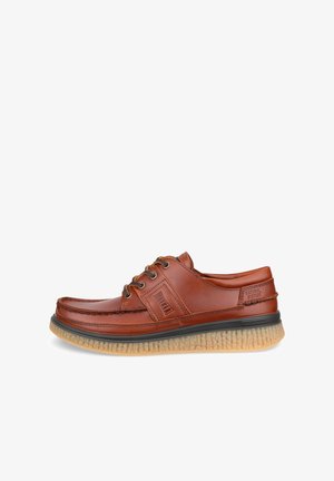 Scarpa casual stringata in pelle marrone con dettagli di cuciture, suola nera e beige testurizzata e “Natural Motion” impresso sul lato.