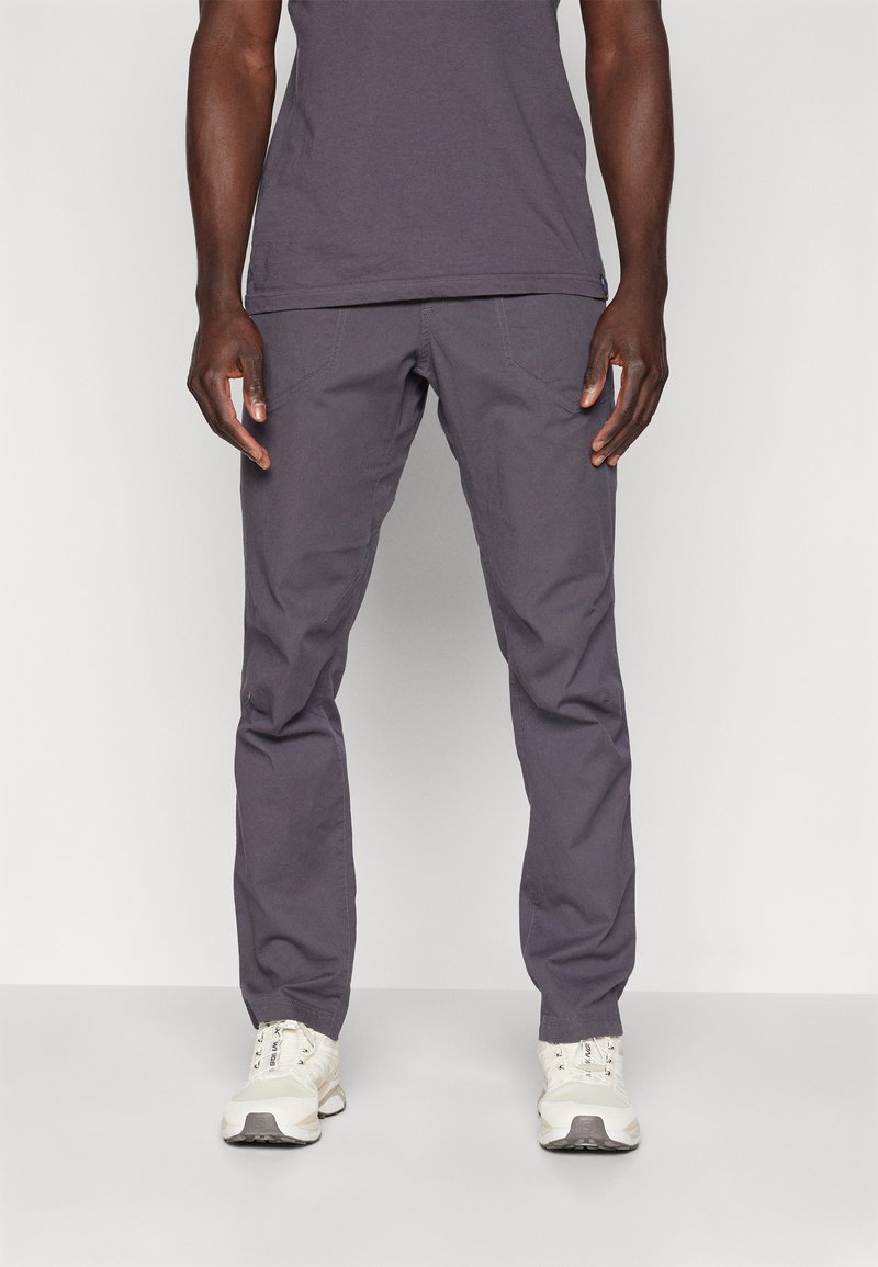 Γκρίζα παντελόνια κατασκευασμένα από ελαφρύ ύφασμα, με κανονική γραμμή, δύο πλαϊνές τσέπες και διακριτή ραφή.