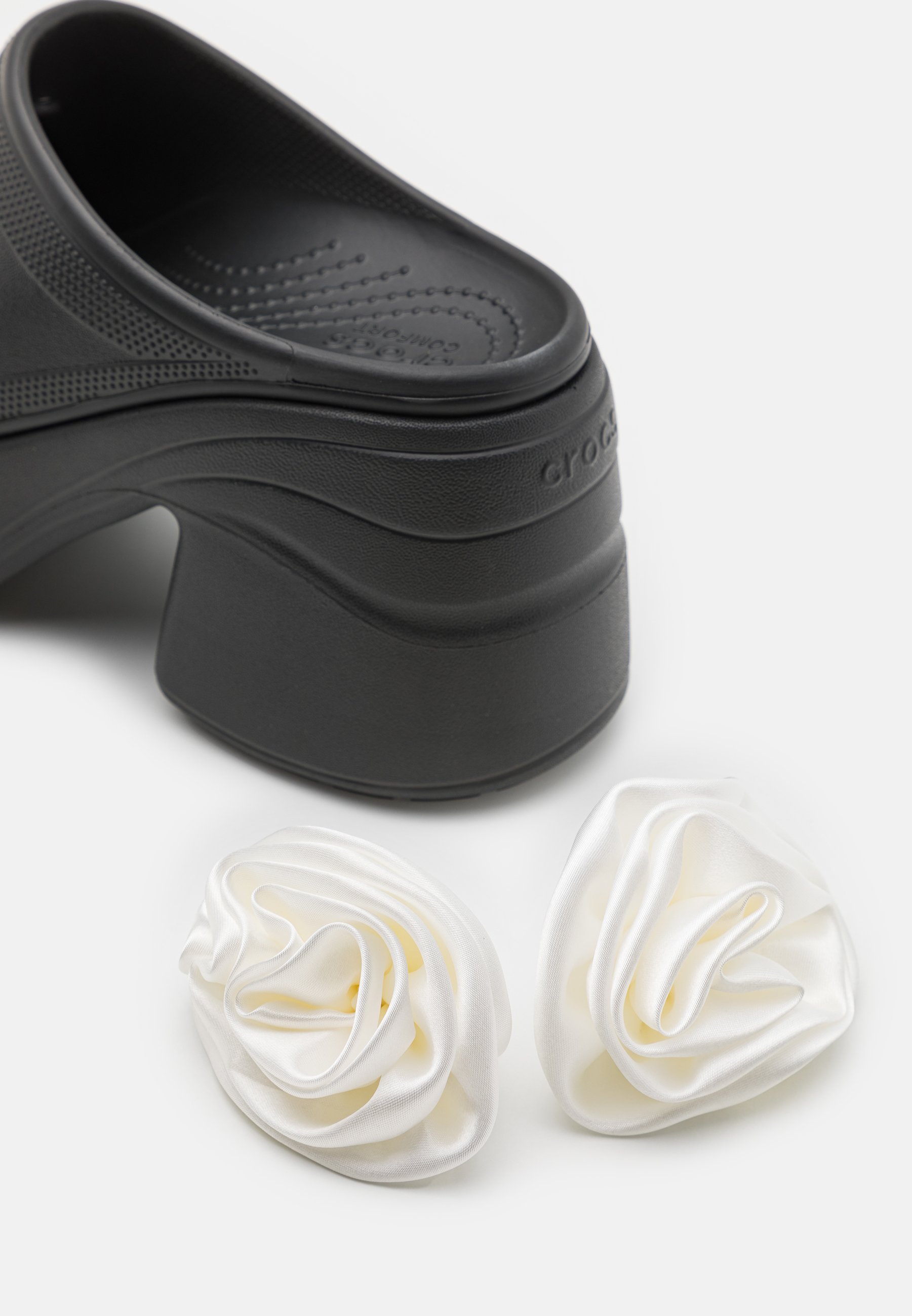 Crocs SIREN ROSETTE UNISEX - Heeled mules - black - Zalando.co.uk