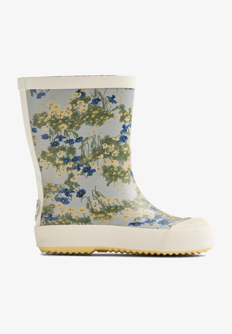 Botte de pluie en caoutchouc à motifs floraux avec un fond gris clair, des fleurs bleues et jaunes, un bord supérieur blanc et une semelle crème texturée avec un motif en zigzag.