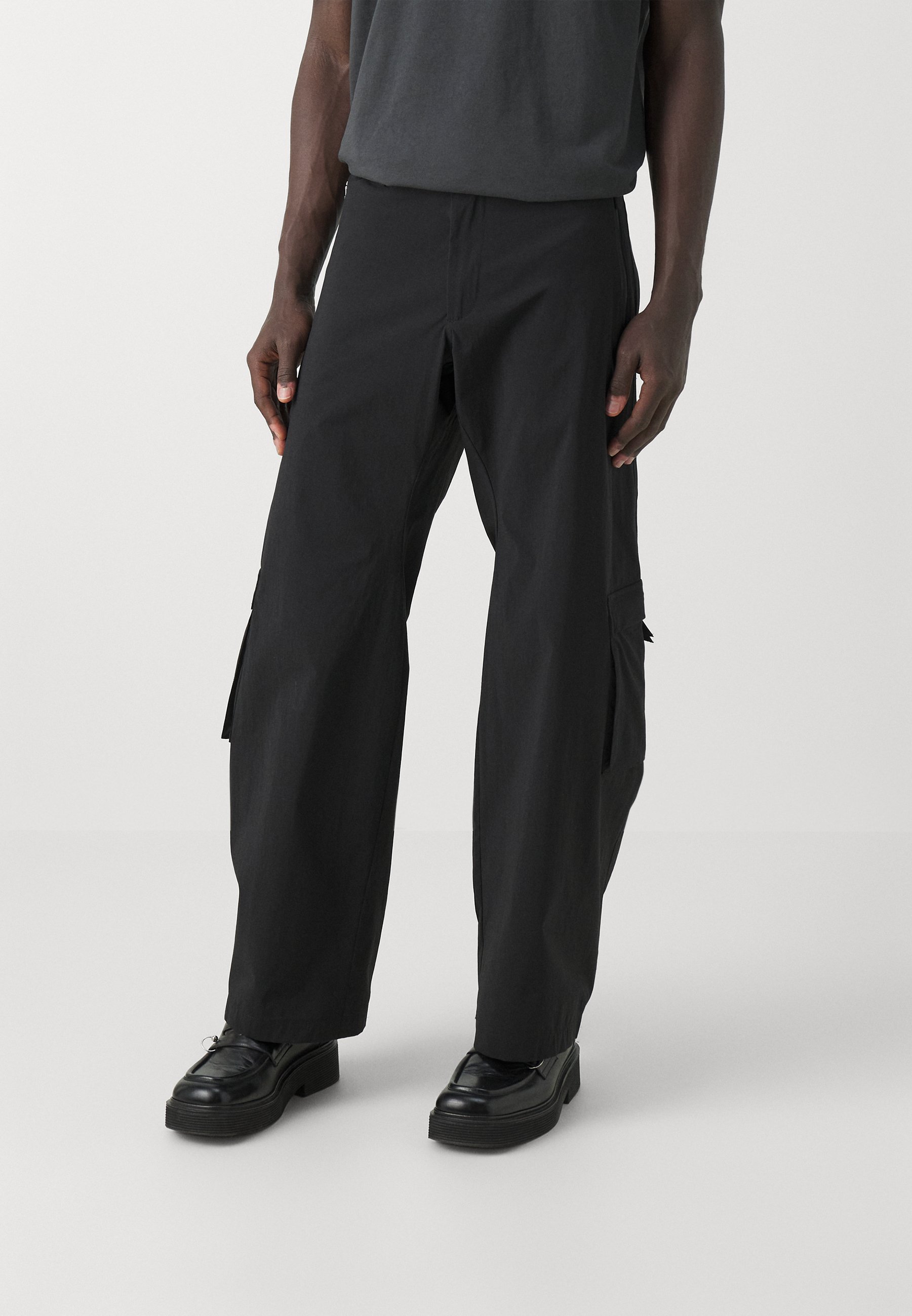 Han Kjøbenhavn TROUSERS UNISEX - Cargo trousers - black - Zalando
