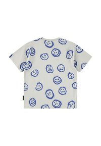 Camiseta de manga corta de algodón con un fondo gris claro, que presenta un patrón repetido de caras sonrientes azules y emoticonos.