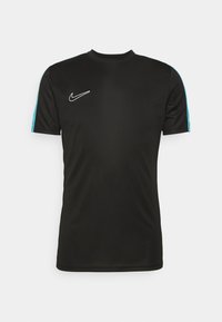 Schwarzes T-Shirt mit kurzen Ärmeln aus glattem synthetischem Material, mit türkisfarbenen Akzenten auf den Schultern und einem weißen Nike-Logo auf der Brust.