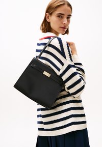 Tommy Hilfiger HERITAGE SHOULDER BAG - Sac à main - black