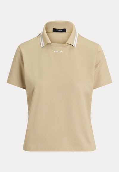 Béžové polo tričko s krátkým rukávem s bílými pruhy na límci a logem "RLX" na hrudi a vnitřní štítek.