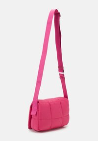 Marc O'Polo PINAR - Axelremsväska - rose pink