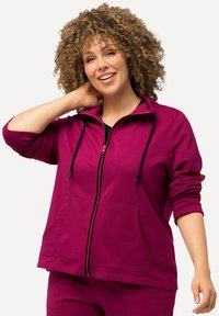 Ulla Popken COL MONTANT ET POCHE KANGOUROU - Sudadera con cremallera - berry