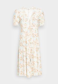 Vestido midi floral com um fundo azul claro, estampa floral em tons de bege e castanho, decote em V, mangas curtas e bufantes, e detalhe de botões na parte da frente.