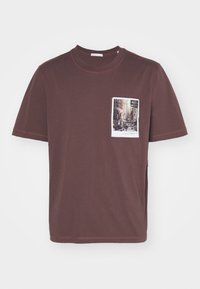 T-shirt estampada - brick