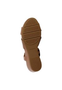 Sole di sandalo marrone chiaro con design testurizzato e perforato. Logo Geox visibile. Presenta sezioni flessibili e rigate per una migliore aderenza.