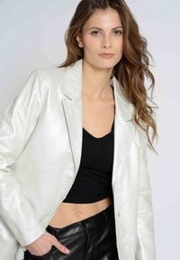 Maze IM METALLIC LOOK - Nahkatakki - white metallic