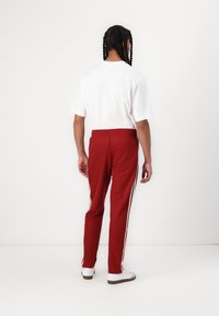 adidas Originals Träningsbyxor - dark red