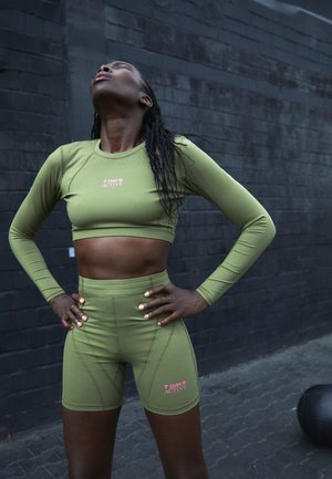 7 DAYS Active CROPPED LONG SLEEVE - Langarmshirt - capulet olive