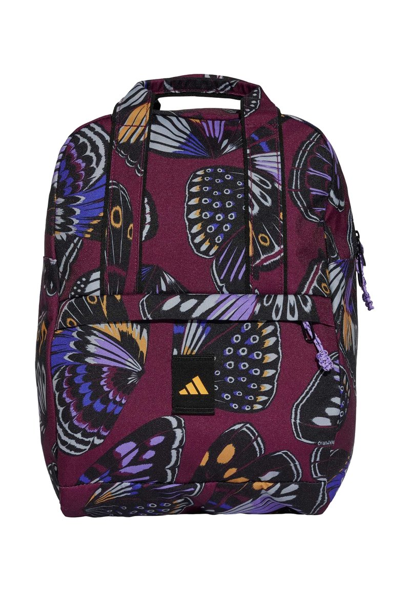 Paarse rugzak met vlinderpatroon, zwarte accenten en een zwart Adidas-logo. Voorzien van ritsen en twee bovenste handvaten voor het dragen.