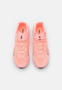 Puma Chaussures de running sur route - coral