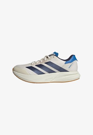 Chaussure de course Adidas Duramo Speed 2 blanche et bleue avec des rayures bleu marine, semelle Lightstrike et semelle extérieure couleur gomme sur fond blanc.