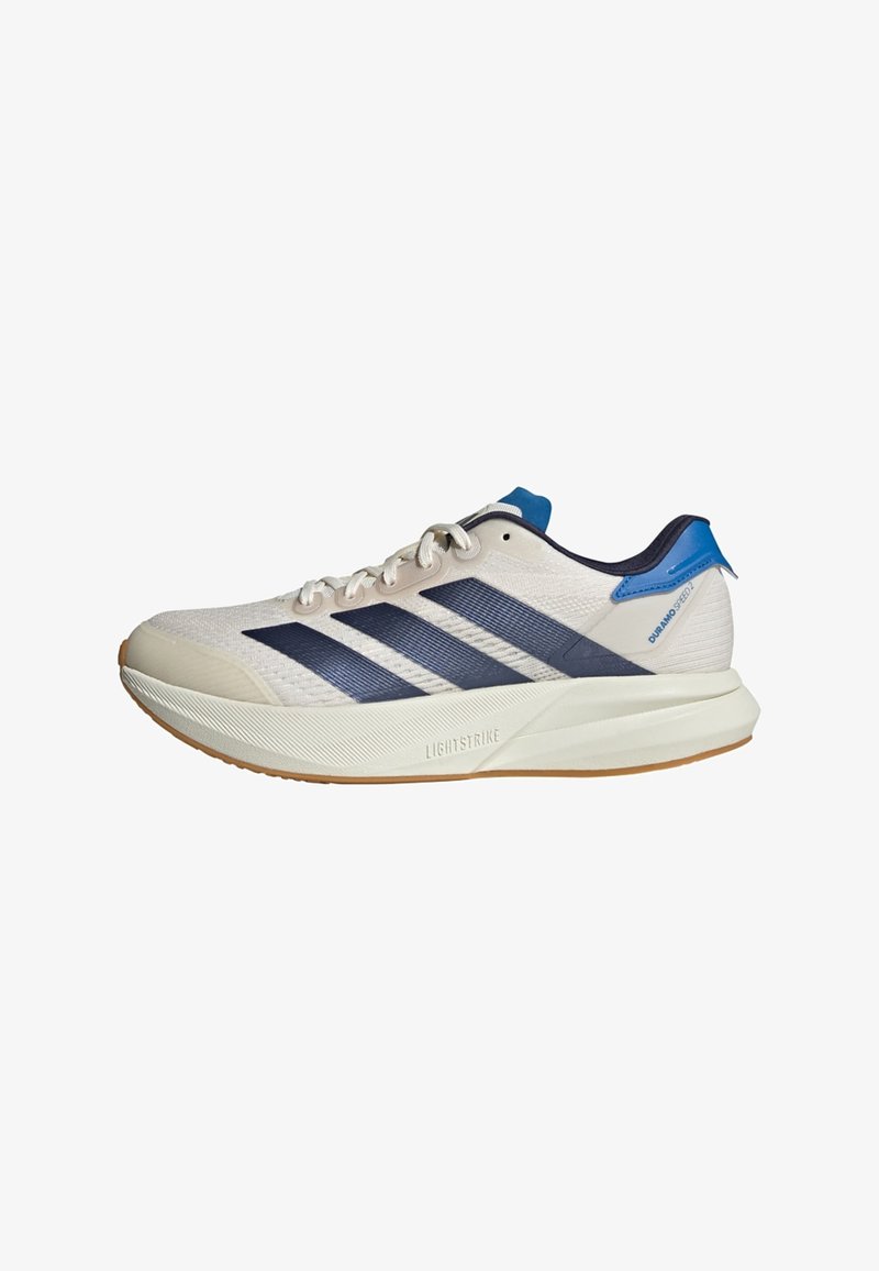 Chaussure de course Adidas Duramo Speed 2 blanche et bleue avec des rayures bleu marine, semelle Lightstrike et semelle extérieure couleur gomme sur fond blanc.