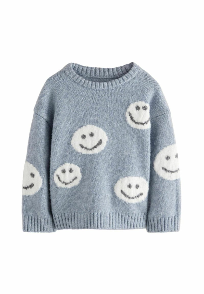 Pull tricoté bleu clair avec col, poignets et bas en côtes, décoré de plusieurs visages souriants blancs à l'avant et sur les manches.