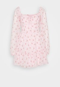 Vestido floral rosa con escote cuadrado, largas mangas transparentes y cintura fruncida. Presenta una falda de volantes y delicados patrones florales.