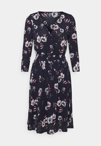 Blommig omlottklänning med långa ärmar, svart bakgrund, rosa och vita blommönster, elastisk midja, svängd kjol, mjuk tygkänsla.