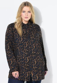 Camicia a maniche lunghe con stampa leopardata in blu scuro e marrone, caratterizzata da una vestibilità rilassata e una tasca sul petto.